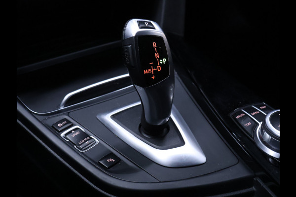 BMW 3 Serie Touring 318i Sportline [SPORTSTOELEN, SPORTVELGEN,STOELVERWARMING, BLUETOOTH, PARKEERSENSOREN ACHTER, CRUISE CONTROL]