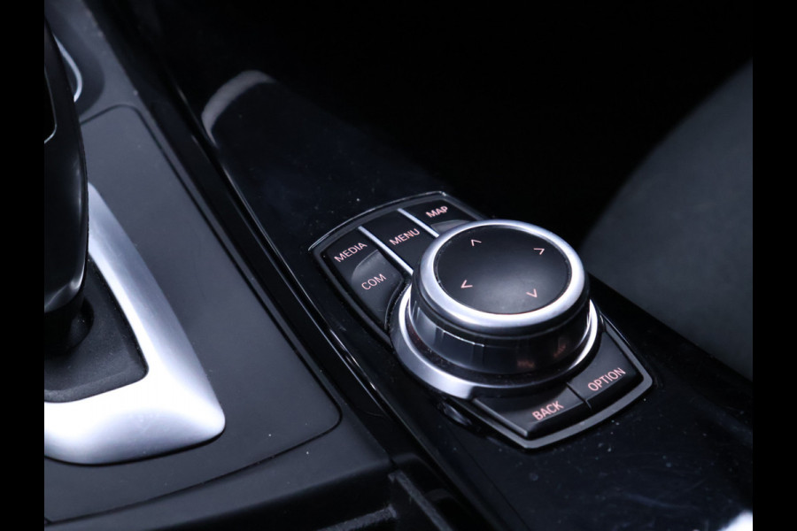 BMW 3 Serie Touring 318i Sportline [SPORTSTOELEN, SPORTVELGEN,STOELVERWARMING, BLUETOOTH, PARKEERSENSOREN ACHTER, CRUISE CONTROL]