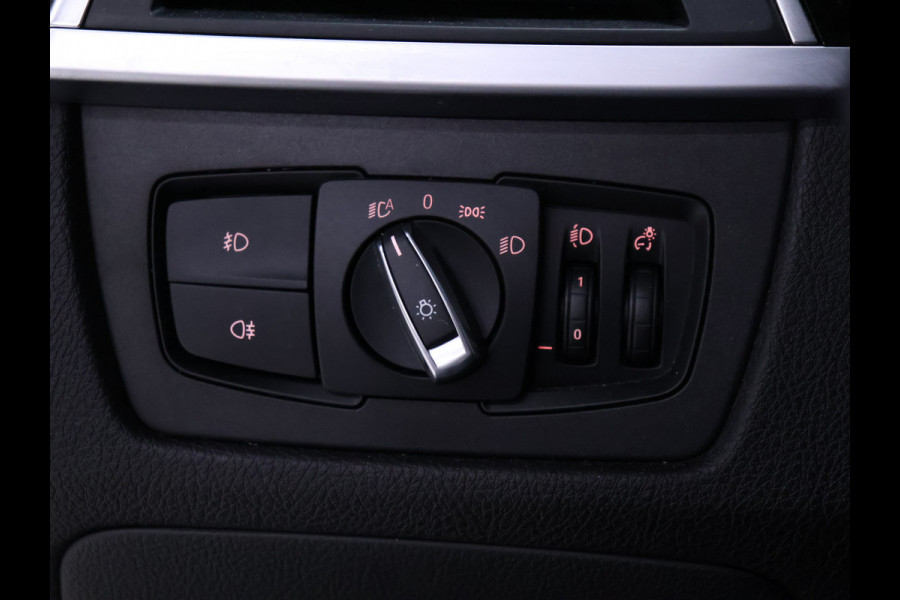 BMW 3 Serie Touring 318i Sportline [SPORTSTOELEN, SPORTVELGEN,STOELVERWARMING, BLUETOOTH, PARKEERSENSOREN ACHTER, CRUISE CONTROL]