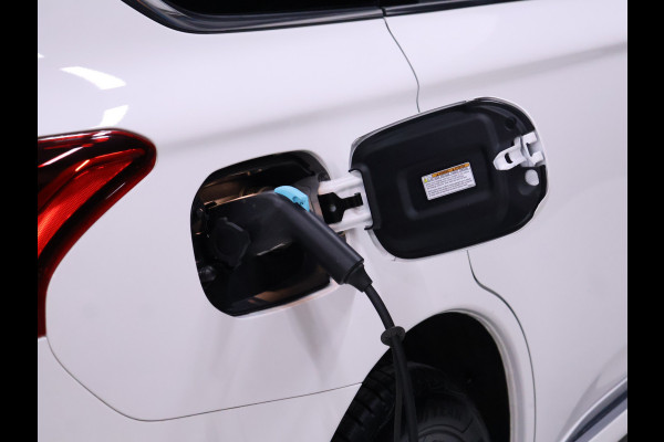 Mitsubishi Outlander 2.4 PHEV Pure [STOELVERWARMING,ACHTERUITRIJCAMERA, CRUISE CONTROL, PARKEERSENSOREN V+A, MULTIFUNCTIONEEL STUUR]