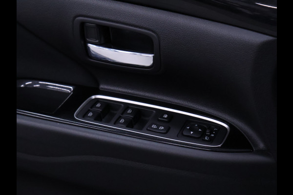 Mitsubishi Outlander 2.4 PHEV Pure [STOELVERWARMING,ACHTERUITRIJCAMERA, CRUISE CONTROL, PARKEERSENSOREN V+A, MULTIFUNCTIONEEL STUUR]