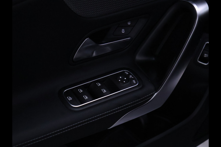 Mercedes-Benz CLA-Klasse Shooting Brake 180 Business Solution Luxury [SCHUIFKANTELDAK, STOELVERWARMING, ACHTERUITRIJCAMERA, PARKEERSENSOREN V+A, CRUISE CONTROL, ELEKTRISCH VERSTELBARE STOELEN]