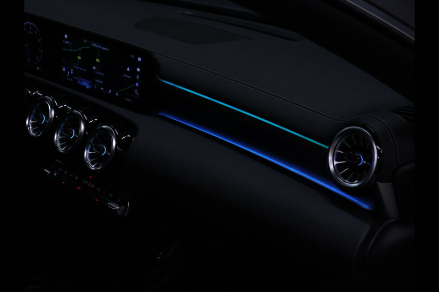 Mercedes-Benz CLA-Klasse Shooting Brake 180 Business Solution Luxury [SCHUIFKANTELDAK, STOELVERWARMING, ACHTERUITRIJCAMERA, PARKEERSENSOREN V+A, CRUISE CONTROL, ELEKTRISCH VERSTELBARE STOELEN]