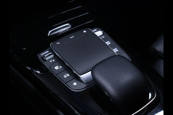 Mercedes-Benz CLA-Klasse Shooting Brake 180 Business Solution Luxury [SCHUIFKANTELDAK, STOELVERWARMING, ACHTERUITRIJCAMERA, PARKEERSENSOREN V+A, CRUISE CONTROL, ELEKTRISCH VERSTELBARE STOELEN]