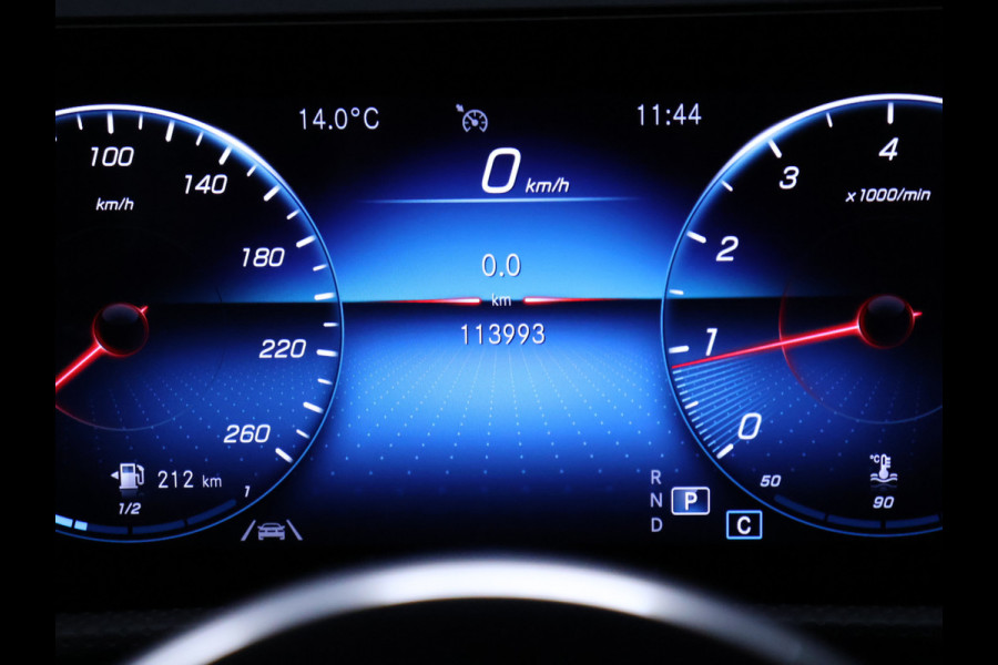 Mercedes-Benz CLA-Klasse Shooting Brake 180 Business Solution Luxury [SCHUIFKANTELDAK, STOELVERWARMING, ACHTERUITRIJCAMERA, PARKEERSENSOREN V+A, CRUISE CONTROL, ELEKTRISCH VERSTELBARE STOELEN]