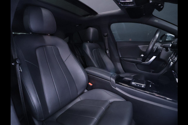 Mercedes-Benz CLA-Klasse Shooting Brake 180 Business Solution Luxury [SCHUIFKANTELDAK, STOELVERWARMING, ACHTERUITRIJCAMERA, PARKEERSENSOREN V+A, CRUISE CONTROL, ELEKTRISCH VERSTELBARE STOELEN]
