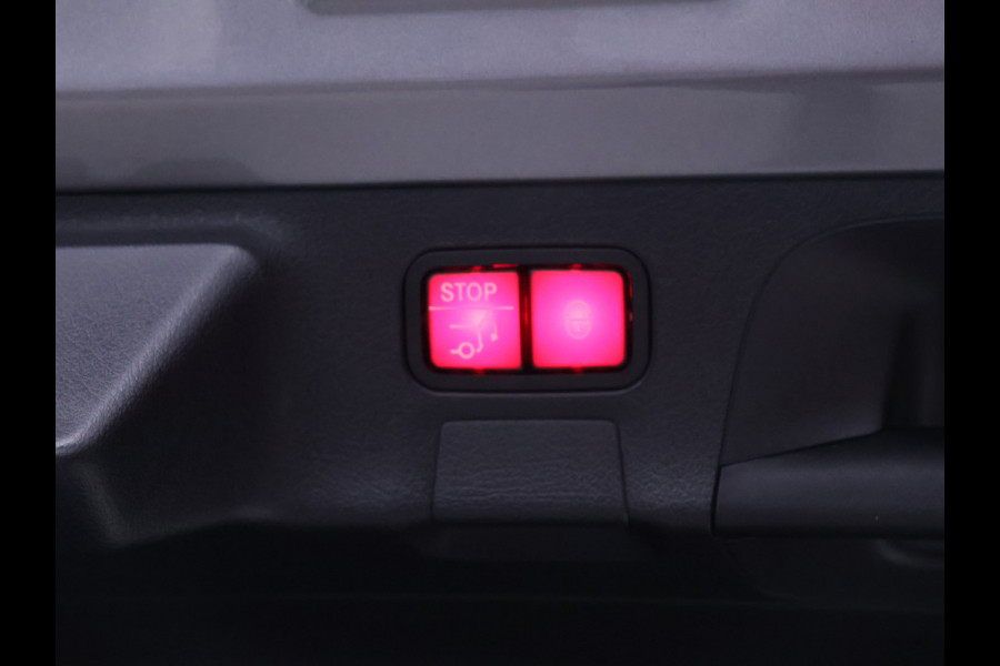 Mercedes-Benz CLA-Klasse Shooting Brake 180 Business Solution Luxury [SCHUIFKANTELDAK, STOELVERWARMING, ACHTERUITRIJCAMERA, PARKEERSENSOREN V+A, CRUISE CONTROL, ELEKTRISCH VERSTELBARE STOELEN]