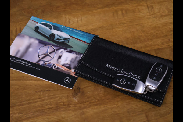 Mercedes-Benz CLA-Klasse Shooting Brake 180 Business Solution Luxury [SCHUIFKANTELDAK, STOELVERWARMING, ACHTERUITRIJCAMERA, PARKEERSENSOREN V+A, CRUISE CONTROL, ELEKTRISCH VERSTELBARE STOELEN]