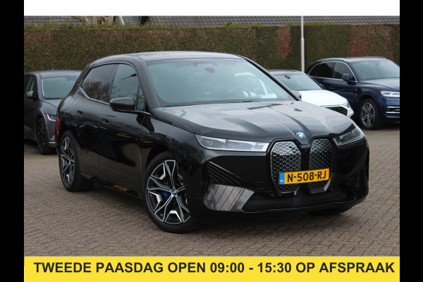 BMW iX xDrive40 High Exe. M Sport 77 kWh / SoH 97,1% / Trekhaak / 360Camera / Head-up / Keyless / Softclose / 20'' / ACC / Laser LED / Navigatie / Stoelverwarming+Stuurverwarming / Stoelventilaite