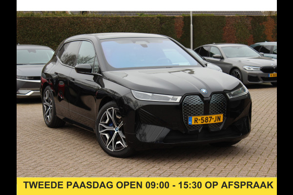 BMW iX xDrive40 Executive 77 kWh / Trekhaak / Panoramadak / 360Camera / Harman Kardon / 22'' / CarPlay / DAB / Dodehoek / ACC