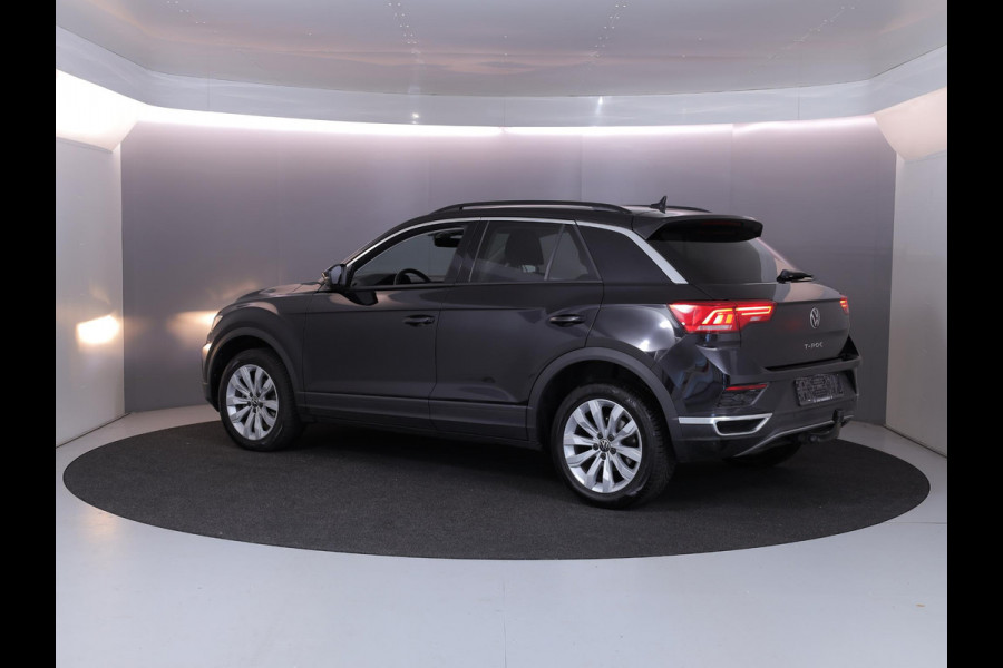 Volkswagen T-Roc 1.5 TSI Style 150pk DSG| Navi| Trekhaak | 17'LM-velgen| extra getint glas| Alarm