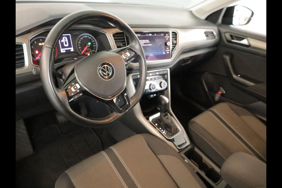 Volkswagen T-Roc 1.5 TSI Style 150pk DSG| Navi| Trekhaak | 17'LM-velgen| extra getint glas| Alarm