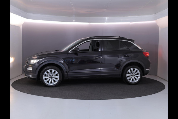 Volkswagen T-Roc 1.5 TSI Style 150pk DSG| Navi| Trekhaak | 17'LM-velgen| extra getint glas| Alarm