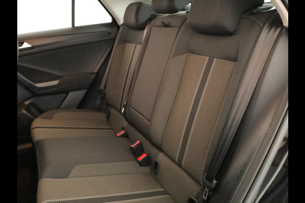 Volkswagen T-Roc 1.5 TSI Style 150pk DSG| Navi| Trekhaak | 17'LM-velgen| extra getint glas| Alarm