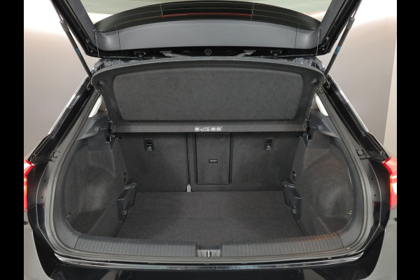 Volkswagen T-Roc 1.5 TSI Style 150pk DSG| Navi| Trekhaak | 17'LM-velgen| extra getint glas| Alarm
