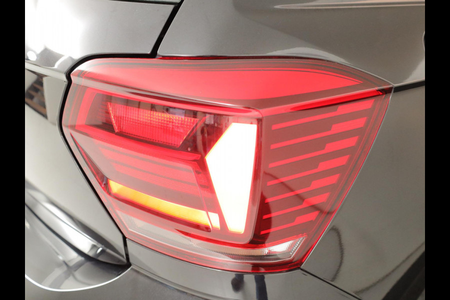 Volkswagen Polo 1.0 TSI Comfortline Business 95pk 5bak | 15'LM-velgen | Navi| parksensors |