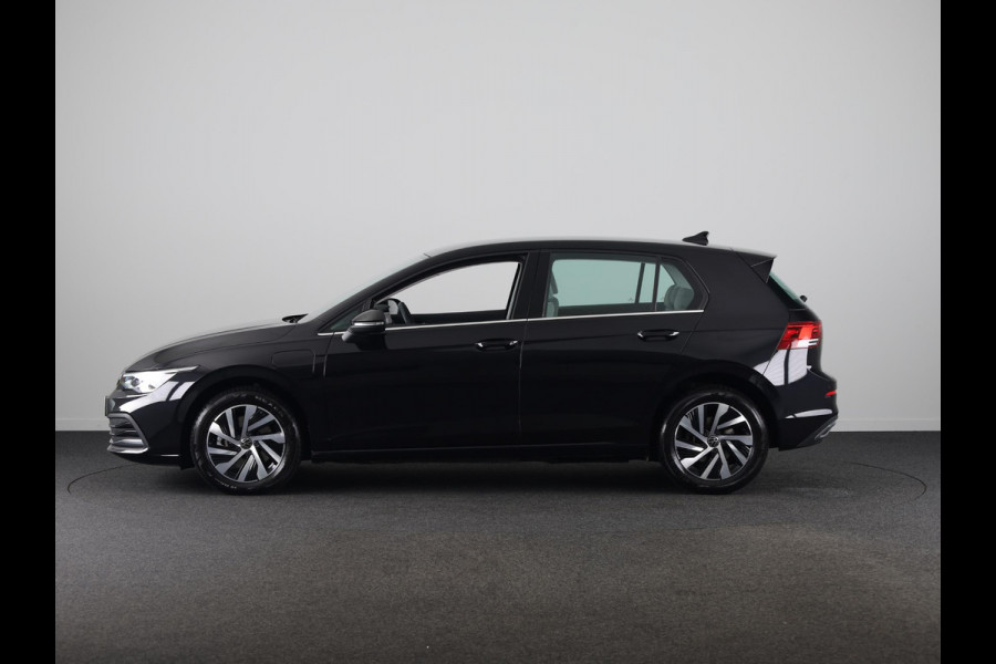 Volkswagen Golf 1.4 eHybrid Style 204 pk Automaat (DSG) | Navigatie | Parkeersensoren | Autom. airco (3 zones) | Stoelverwarming | LED koplampen |