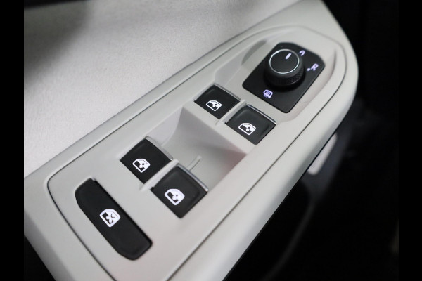 Volkswagen Golf 1.4 eHybrid Style 204 pk Automaat (DSG) | Navigatie | Parkeersensoren | Autom. airco (3 zones) | Stoelverwarming | LED koplampen |