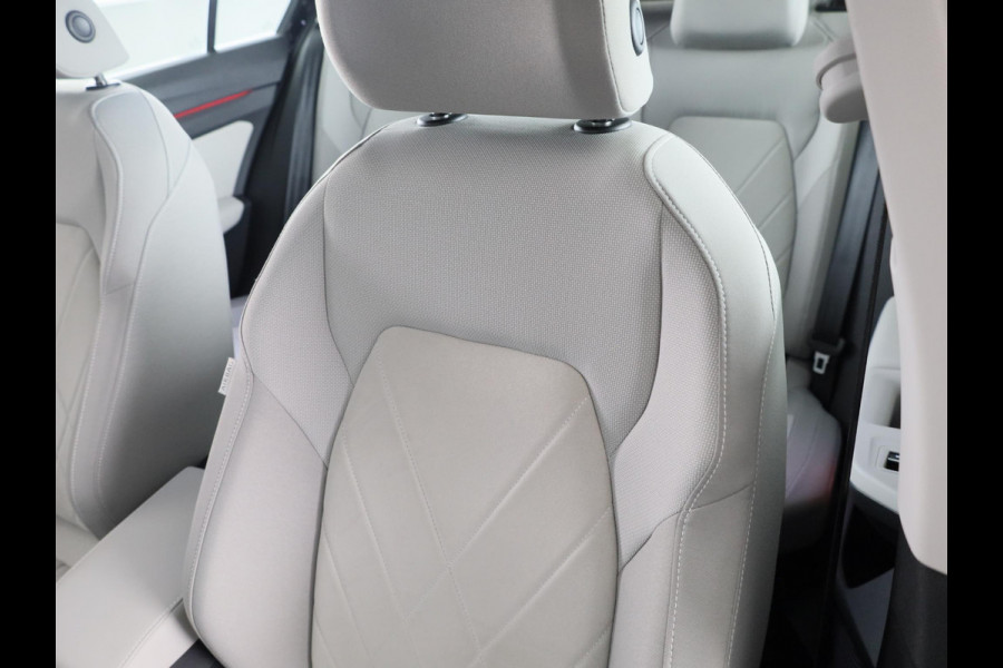 Volkswagen Golf 1.4 eHybrid Style 204 pk Automaat (DSG) | Navigatie | Parkeersensoren | Autom. airco (3 zones) | Stoelverwarming | LED koplampen |