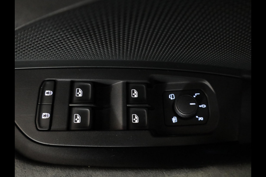 Škoda Kodiaq 1.5 TSI PHEV Sportline Business 204 pk Automaat (DSG) | Verlengde garantie | Navigatie | Panoramadak | Trekhaak (wegklapbaar) | Parkeersensoren | Achteruitrijcamera | Stoelverwarming v/a |