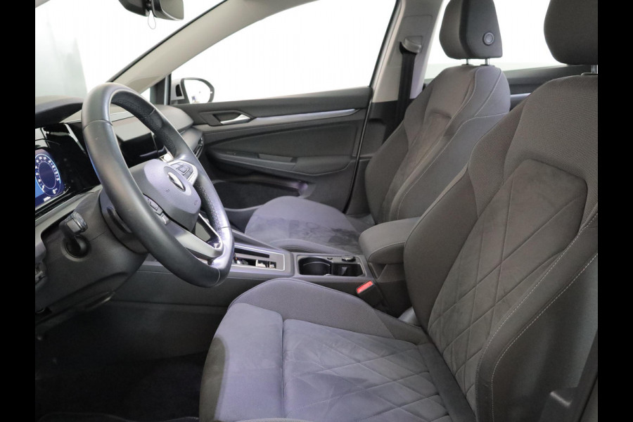 Volkswagen Golf 1.5 eTSI Style 130 PK DSG (Automaat) | Navigatie | Stoel- en stuurverwarming | keyless entry | Parkeer camera | Standkachel |