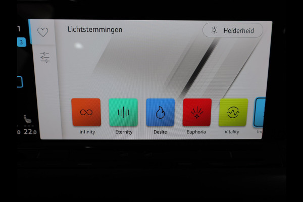 Volkswagen Golf 1.5 eTSI Style 130 PK DSG (Automaat) | Navigatie | Stoel- en stuurverwarming | keyless entry | Parkeer camera | Standkachel |