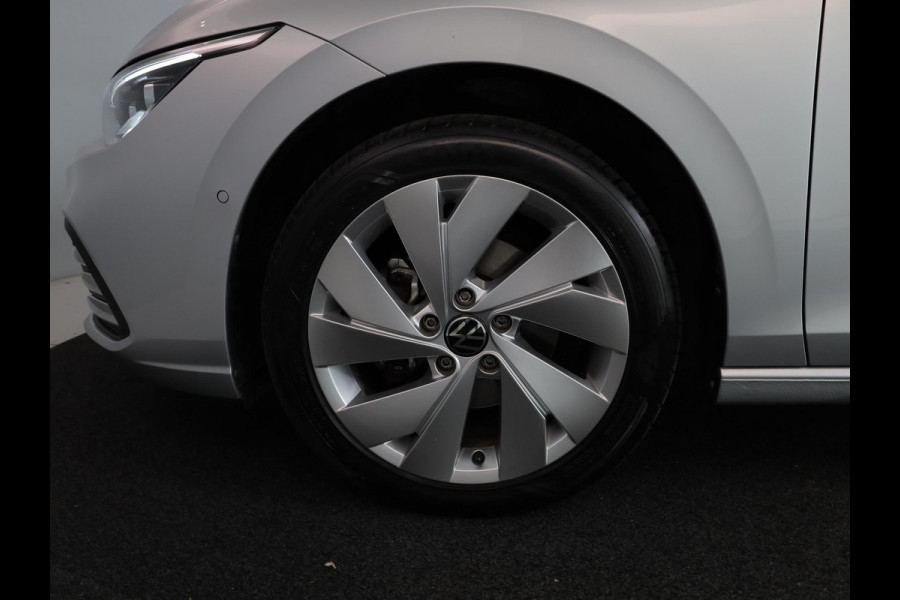 Volkswagen Golf 1.5 eTSI Style 130 PK DSG (Automaat) | Navigatie | Stoel- en stuurverwarming | keyless entry | Parkeer camera | Standkachel |