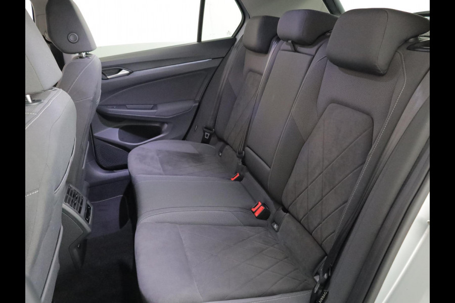 Volkswagen Golf 1.5 eTSI Style 130 PK DSG (Automaat) | Navigatie | Stoel- en stuurverwarming | keyless entry | Parkeer camera | Standkachel |