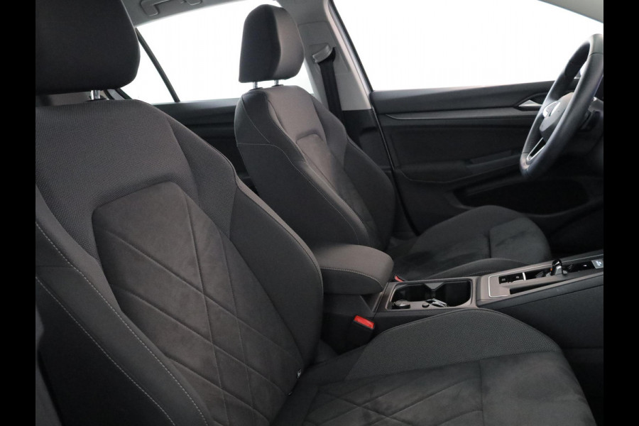 Volkswagen Golf 1.5 eTSI Style 130 PK DSG (Automaat) | Navigatie | Stoel- en stuurverwarming | keyless entry | Parkeer camera | Standkachel |