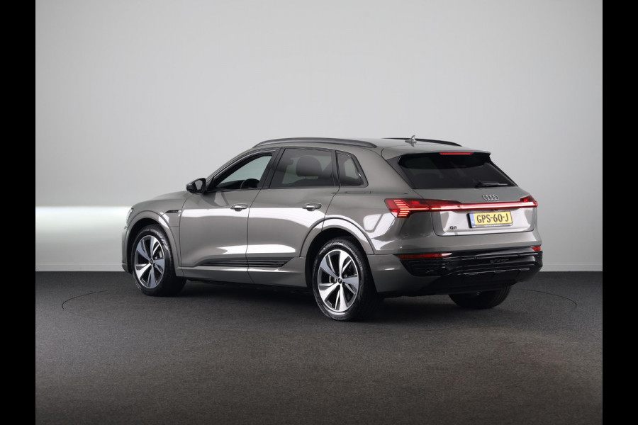 Audi Q8 e-tron 50 quattro Edition 95 kWh 340pk | SOH 96% | Lederen bekleding | | 20 inch lichtmetalen velgen | Elektrisch verstelbare voorstoelen met geheugen | Parkeercamera |