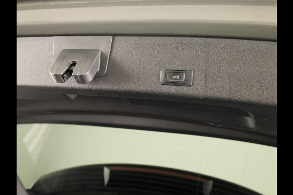 Audi Q8 e-tron 50 quattro Edition 95 kWh 340pk | SOH 96% | Lederen bekleding | | 20 inch lichtmetalen velgen | Elektrisch verstelbare voorstoelen met geheugen | Parkeercamera |