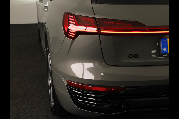 Audi Q8 e-tron 50 quattro Edition 95 kWh 340pk | SOH 96% | Lederen bekleding | | 20 inch lichtmetalen velgen | Elektrisch verstelbare voorstoelen met geheugen | Parkeercamera |