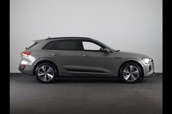 Audi Q8 e-tron 50 quattro Edition 95 kWh 340pk | SOH 96% | Lederen bekleding | | 20 inch lichtmetalen velgen | Elektrisch verstelbare voorstoelen met geheugen | Parkeercamera |