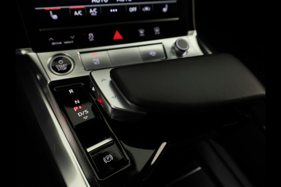 Audi Q8 e-tron 50 quattro Edition 95 kWh 340pk | SOH 96% | Lederen bekleding | | 20 inch lichtmetalen velgen | Elektrisch verstelbare voorstoelen met geheugen | Parkeercamera |