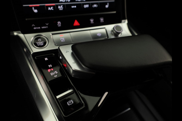 Audi Q8 e-tron 50 quattro Edition 95 kWh 340pk | SOH 96% | Lederen bekleding | | 20 inch lichtmetalen velgen | Elektrisch verstelbare voorstoelen met geheugen | Parkeercamera |