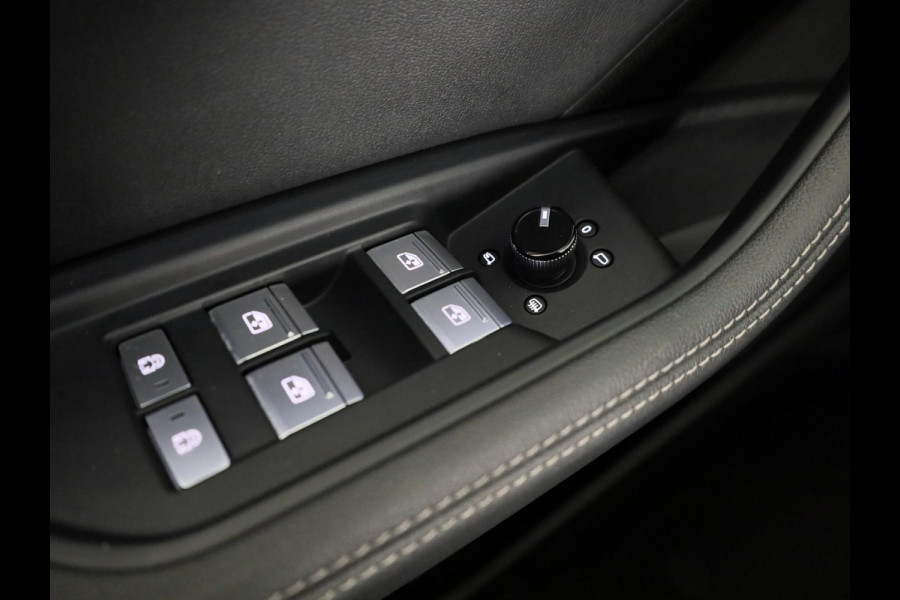 Audi Q8 e-tron 50 quattro Edition 95 kWh 340pk | SOH 96% | Lederen bekleding | | 20 inch lichtmetalen velgen | Elektrisch verstelbare voorstoelen met geheugen | Parkeercamera |