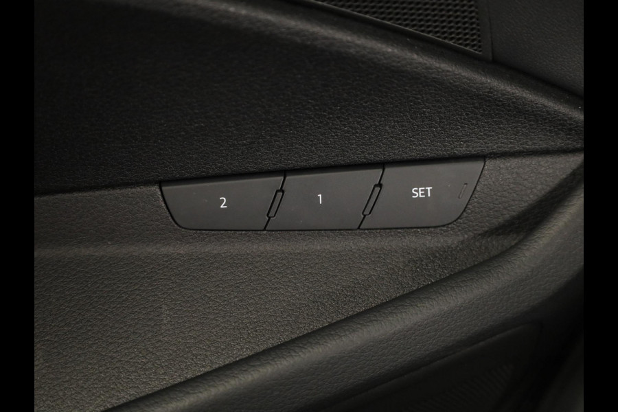 Audi Q8 e-tron 50 quattro Edition 95 kWh 340pk | SOH 96% | Lederen bekleding | | 20 inch lichtmetalen velgen | Elektrisch verstelbare voorstoelen met geheugen | Parkeercamera |