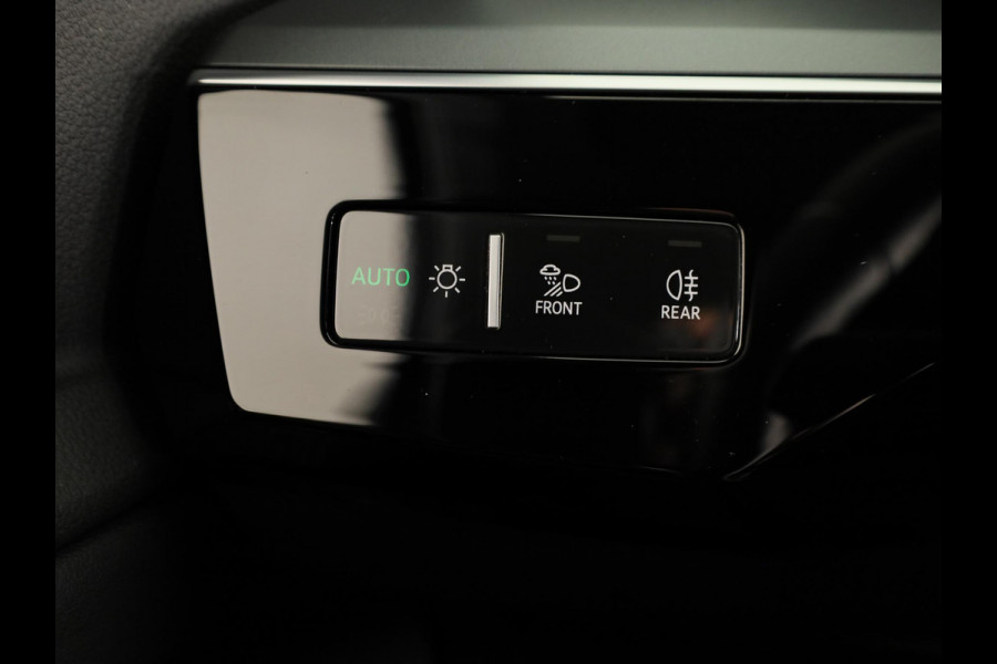 Audi Q8 e-tron 50 quattro Edition 95 kWh 340pk | SOH 96% | Lederen bekleding | | 20 inch lichtmetalen velgen | Elektrisch verstelbare voorstoelen met geheugen | Parkeercamera |
