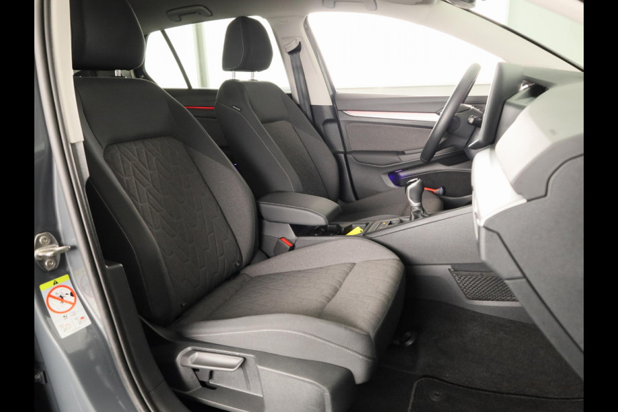 Volkswagen Golf Life Edition 1.5 TSI 85 kW / 116 pk Hatchback 6 ve Camera| 17'LM-velgen| Verwarmd stuur en voorstoelen | Keyless entry/start