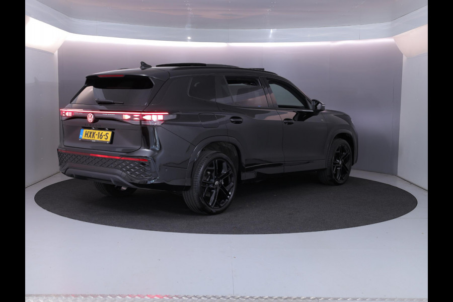 Volkswagen Tayron 1.5 eHybrid R-Line Edition 272 pk Automaat (DSG) | Verlengde garantie | Navigatie | Panoramadak | Trekhaak (wegklapbaar) | Rondomzicht camera | Lederen bekleding | Stoelverwarming v/a | R-Line |