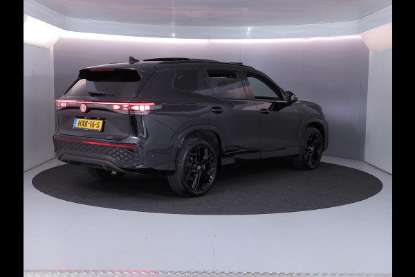 Volkswagen Tayron 1.5 eHybrid R-Line Edition 272 pk Automaat (DSG) | Verlengde garantie | Navigatie | Panoramadak | Trekhaak (wegklapbaar) | Rondomzicht camera | Lederen bekleding | Stoelverwarming v/a | R-Line |