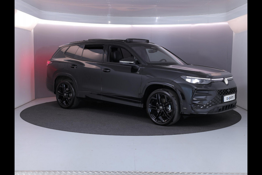 Volkswagen Tayron 1.5 eHybrid R-Line Edition 272 pk Automaat (DSG) | Verlengde garantie | Navigatie | Panoramadak | Trekhaak (wegklapbaar) | Rondomzicht camera | Lederen bekleding | Stoelverwarming v/a | R-Line |