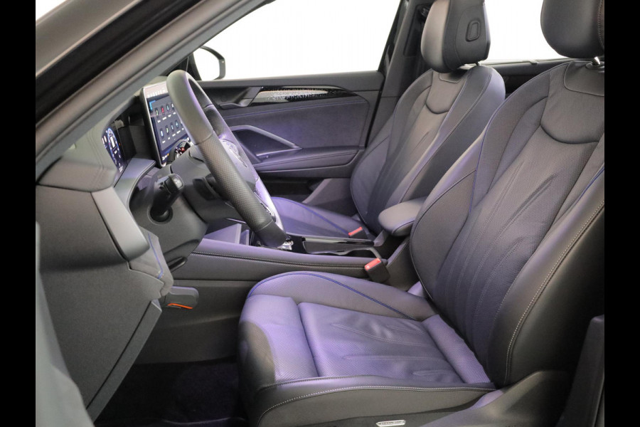 Volkswagen Tayron 1.5 eHybrid R-Line Edition 272 pk Automaat (DSG) | Verlengde garantie | Navigatie | Panoramadak | Trekhaak (wegklapbaar) | Rondomzicht camera | Lederen bekleding | Stoelverwarming v/a | R-Line |