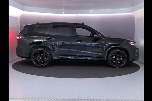 Volkswagen Tayron 1.5 eHybrid R-Line Edition 272 pk Automaat (DSG) | Verlengde garantie | Navigatie | Panoramadak | Trekhaak (wegklapbaar) | Rondomzicht camera | Lederen bekleding | Stoelverwarming v/a | R-Line |