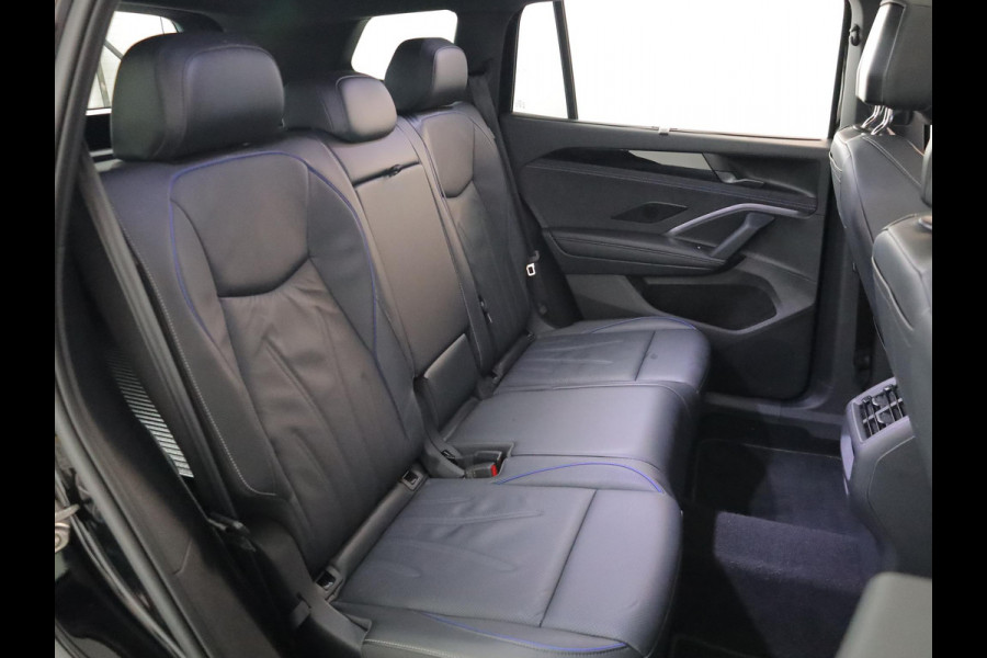 Volkswagen Tayron 1.5 eHybrid R-Line Edition 272 pk Automaat (DSG) | Verlengde garantie | Navigatie | Panoramadak | Trekhaak (wegklapbaar) | Rondomzicht camera | Lederen bekleding | Stoelverwarming v/a | R-Line |