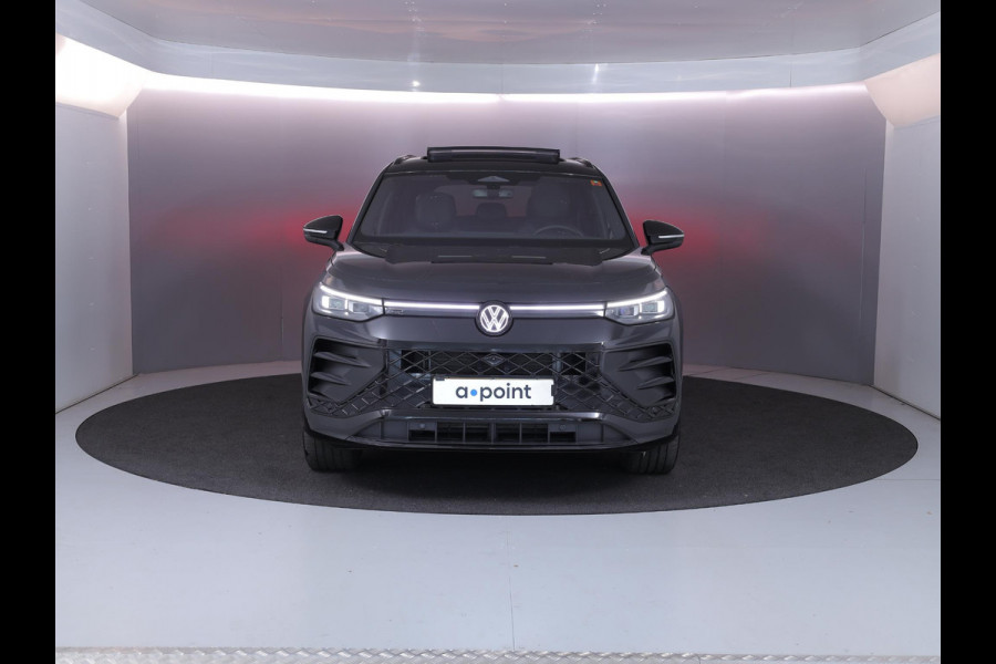 Volkswagen Tayron 1.5 eHybrid R-Line Edition 272 pk Automaat (DSG) | Verlengde garantie | Navigatie | Panoramadak | Trekhaak (wegklapbaar) | Rondomzicht camera | Lederen bekleding | Stoelverwarming v/a | R-Line |