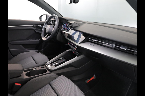Audi A3 Limousine 30 TFSI Advanced edition 110 pk S-tronic | Navigatie | Parkeersensoren (Park assist) | Apple Carplay/Android Auto | Stoelverwarming |