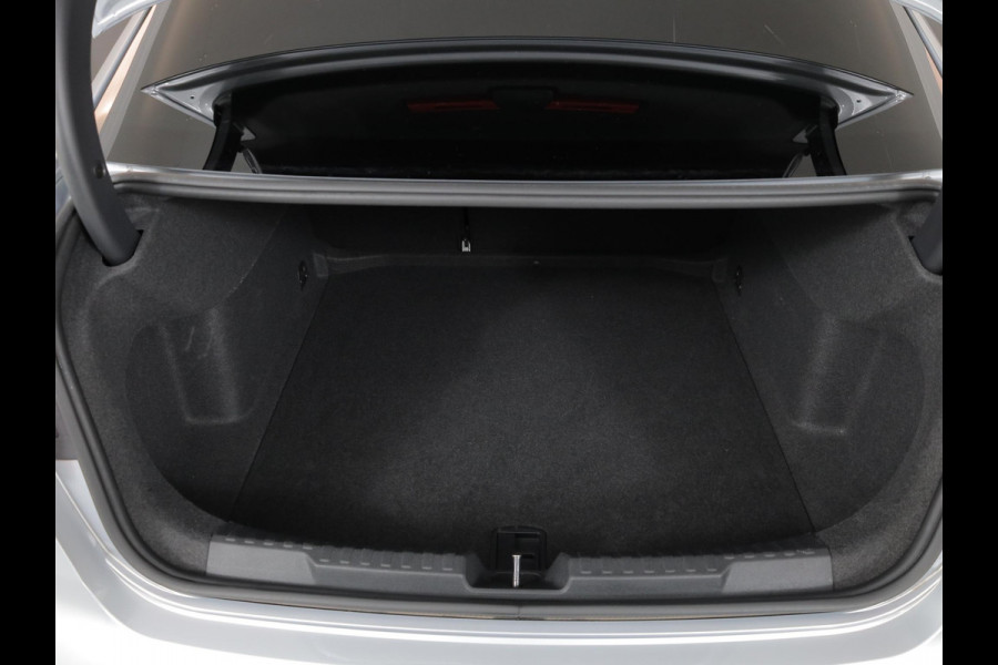 Audi A3 Limousine 30 TFSI Advanced edition 110 pk S-tronic | Navigatie | Parkeersensoren (Park assist) | Apple Carplay/Android Auto | Stoelverwarming |