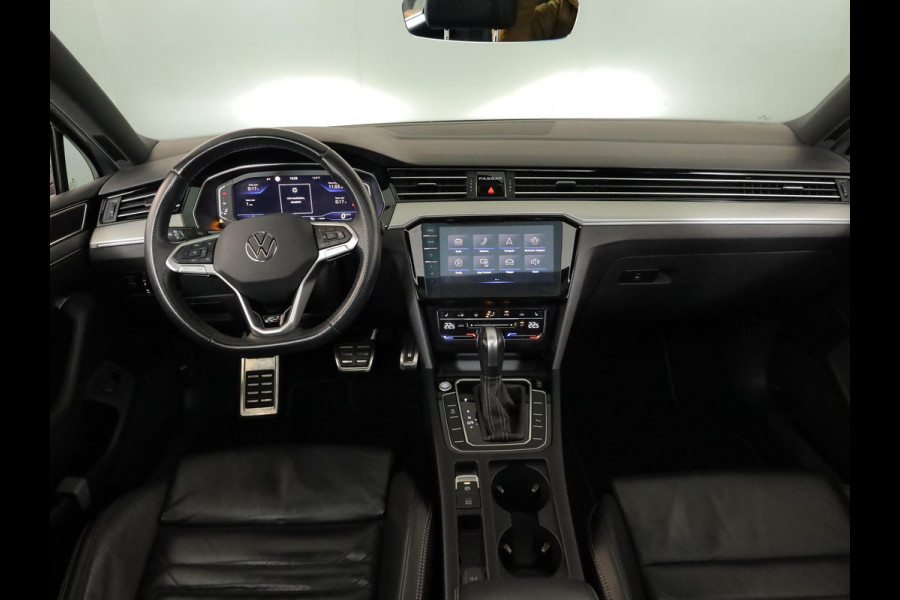 Volkswagen Passat Variant 1.5 TSI R-Line Business + 150pk DSG| Pano-dak| Luxe lederen interieur| Matrix LED
