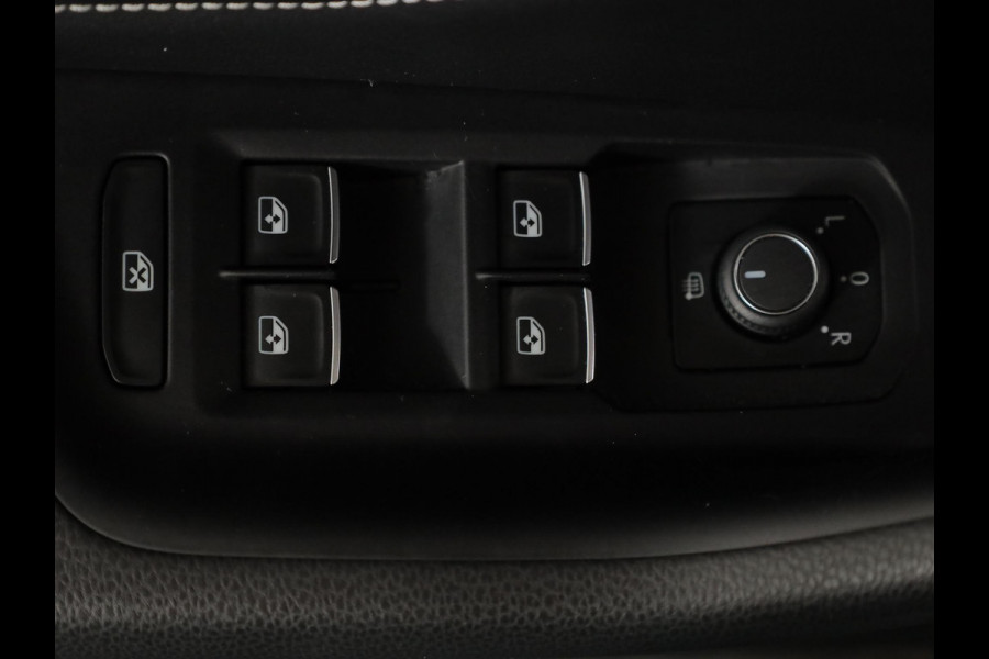 Volkswagen Passat Variant 1.5 TSI R-Line Business + 150pk DSG| Pano-dak| Luxe lederen interieur| Matrix LED